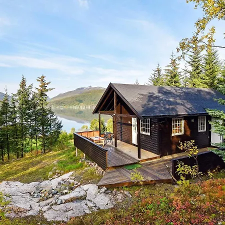 4 Person In Semesterbostad Botnhamn